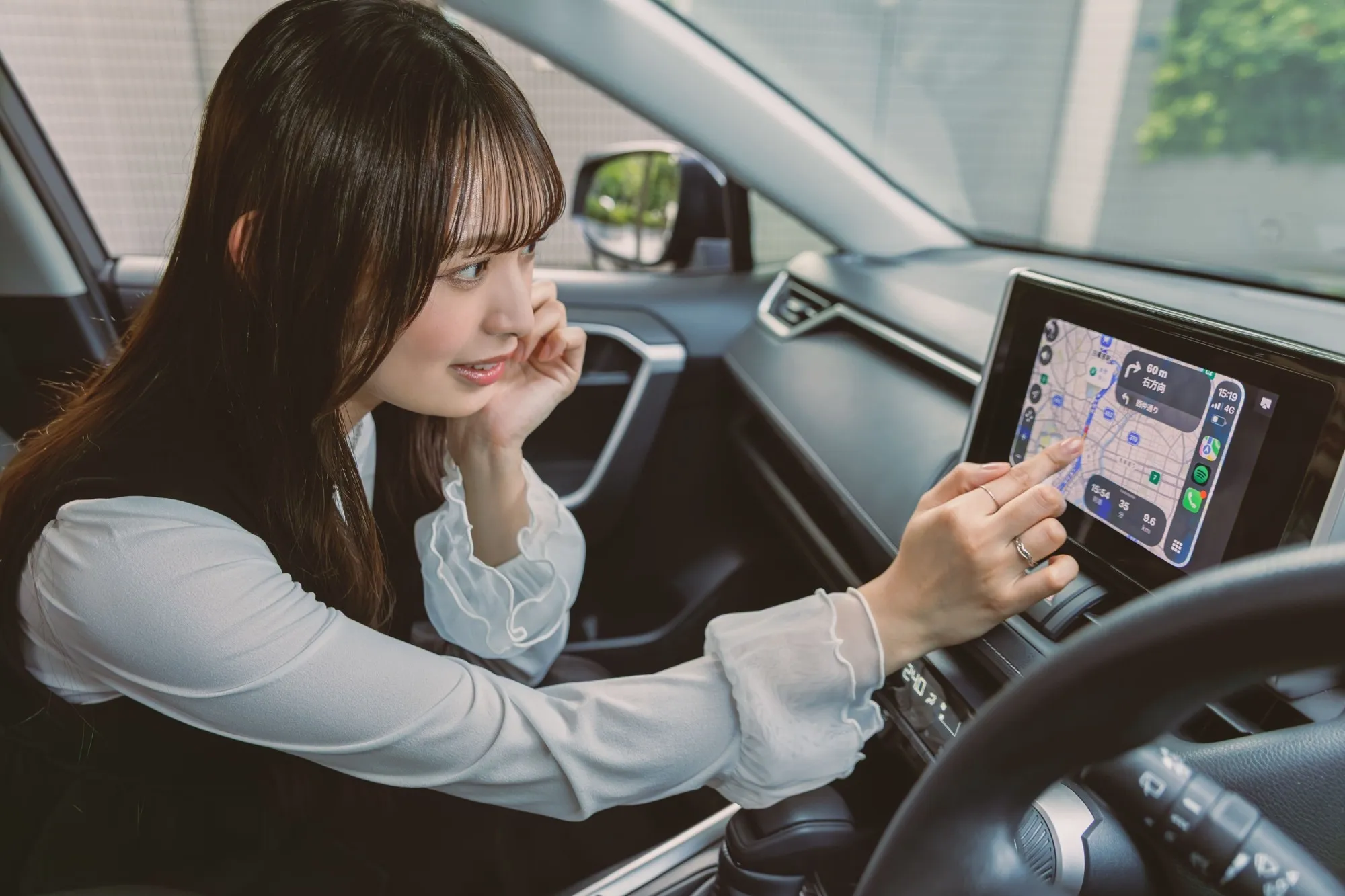 1万円で車内が激変!有線CarPlayを無線化+αする神ガジェット