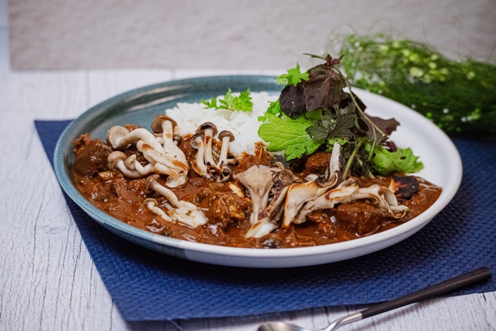 きなこ豚と3種きのこの芳醇ポルチーニカレー