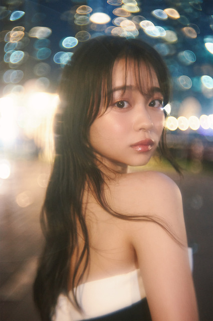 『林芽亜里 anniversary calendar photobook 2026 CELESTINE』©KADOKAWA/写真:藤原宏