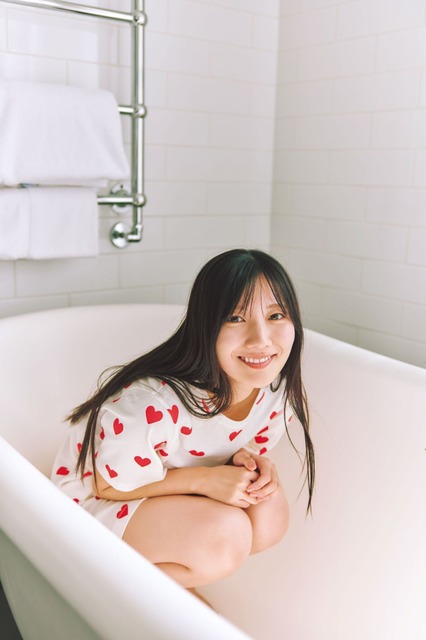 日向坂46・河田陽菜2nd写真集『テイクオフ』撮影/SAKAI DE JUN(C)竹書房