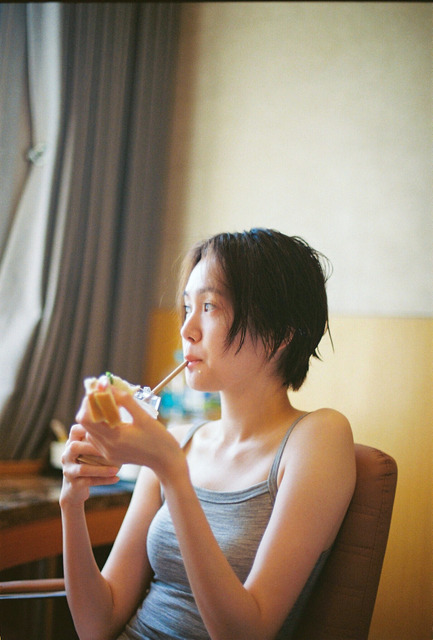 「尾碕真花セカンド写真集(仮)」(東京ニュース通信社刊) 撮影/枝優花