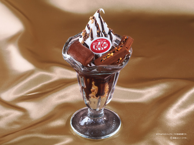 プレミアムパフェ Made with KITKAT 720円(税込)