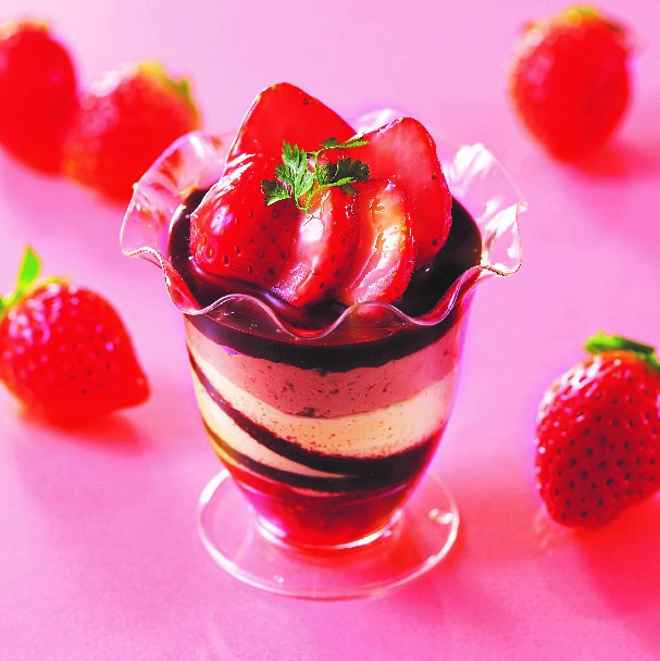 苺のショコラパフェ(税込561円)