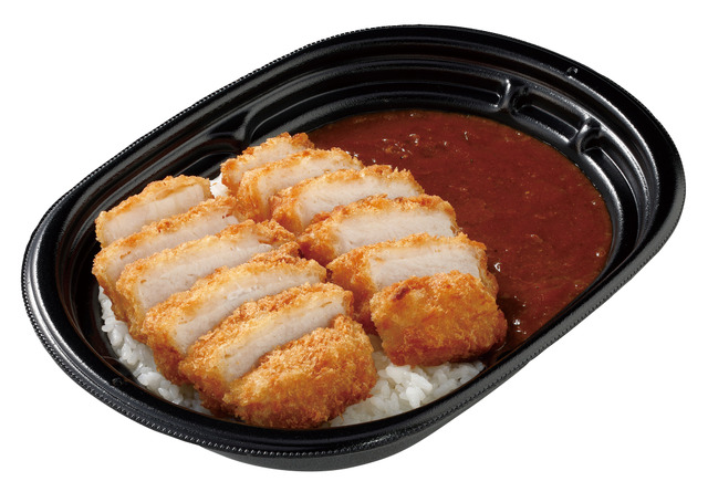 「盛りすぎ!カツカレー(中辛)」(税込 697円)